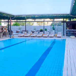 κάντε κράτηση εδώ