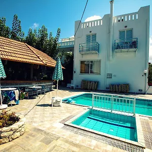 κάντε κράτηση εδώ